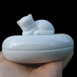 sweet all white trinket box with sleeping cat on top  small flaw